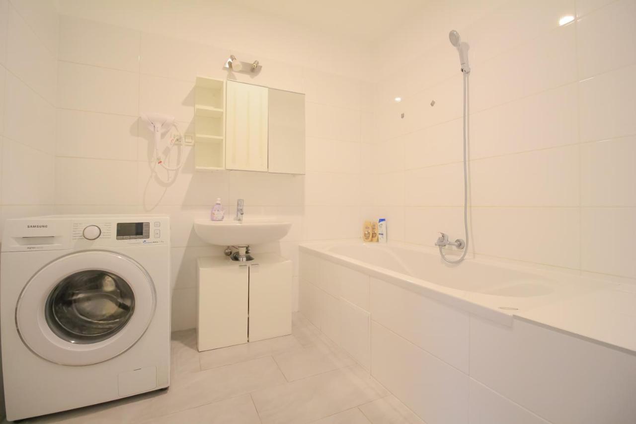 Private Triple Bedroom In Shared Apartment Dw171-4 Vienne Extérieur photo
